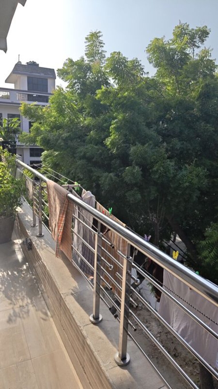 Balcony, pratap vihar 3.5 Bedroom 135 Sq.Yd. Builder Floor In Pratap Vihar Ghaziabad 10723731