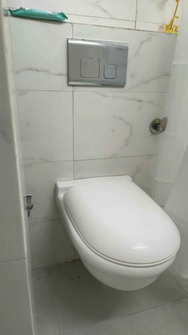 Bathroom, defence colony 3 Bedroom 233 Sq.Yd. Builder Floor In Defence Colony Delhi 10723732