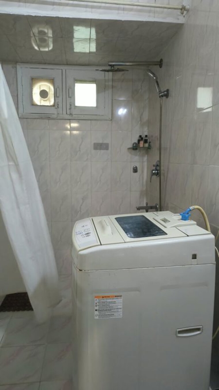 Bathroom, defence colony 3 Bedroom 233 Sq.Yd. Builder Floor In Defence Colony Delhi 10723732