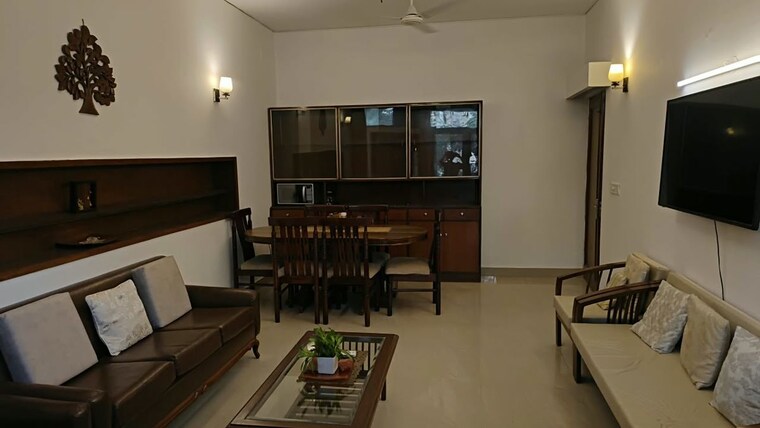 Living Room, defence colony 3 Bedroom 233 Sq.Yd. Builder Floor In Defence Colony Delhi 10723732