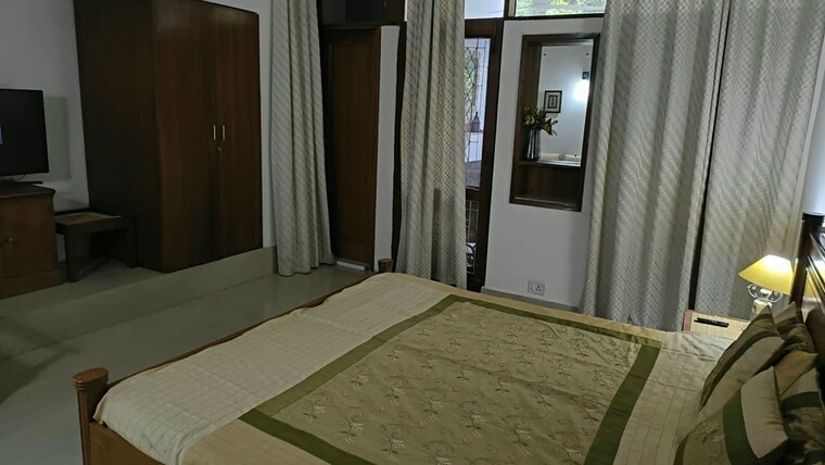 Room, defence colony 3 Bedroom 233 Sq.Yd. Builder Floor In Defence Colony Delhi 10723732