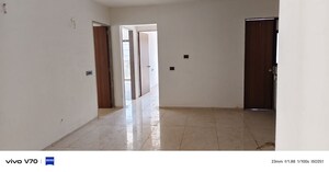 Room in 3 BHK Apartment at Thaltej – for Rent