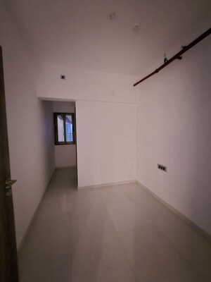 Room in 4 BHK Apartment at Digambar Nagar – for Rent