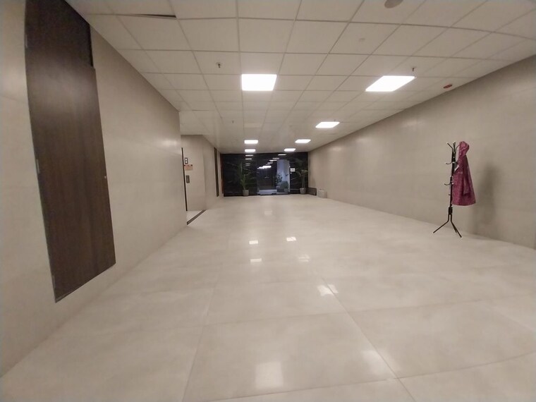  Parking, ins-tower Commercial Office Space 4900 Sq.Ft. In Bandra East Mumbai 10723763