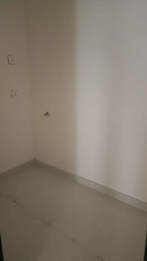Room in 2.5 BHK Apartment at Laxmi Niwas Khar West, Khar West – for Sale