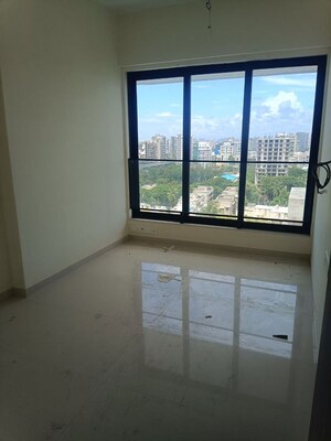 Room in 2.5 BHK Apartment at Laxmi Niwas Khar West, Khar West – for Sale