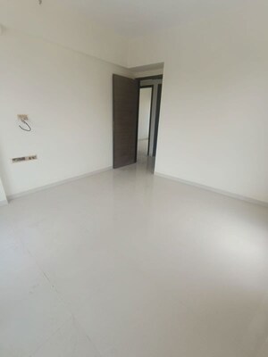 Room in 2.5 BHK Apartment at Laxmi Niwas Khar West, Khar West – for Sale