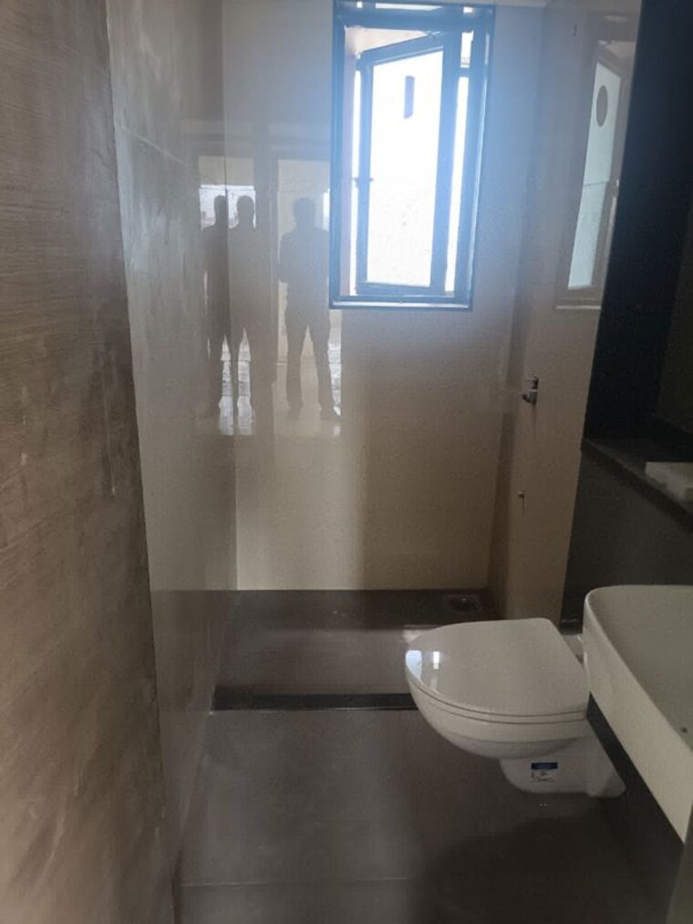 Bathroom, laxmi-niwas-khar-west 2.5 Bedroom 920 Sq.Ft. Apartment In Khar West Mumbai 10723761