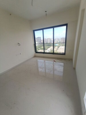 Room in 2.5 BHK Apartment at Laxmi Niwas Khar West, Khar West – for Sale