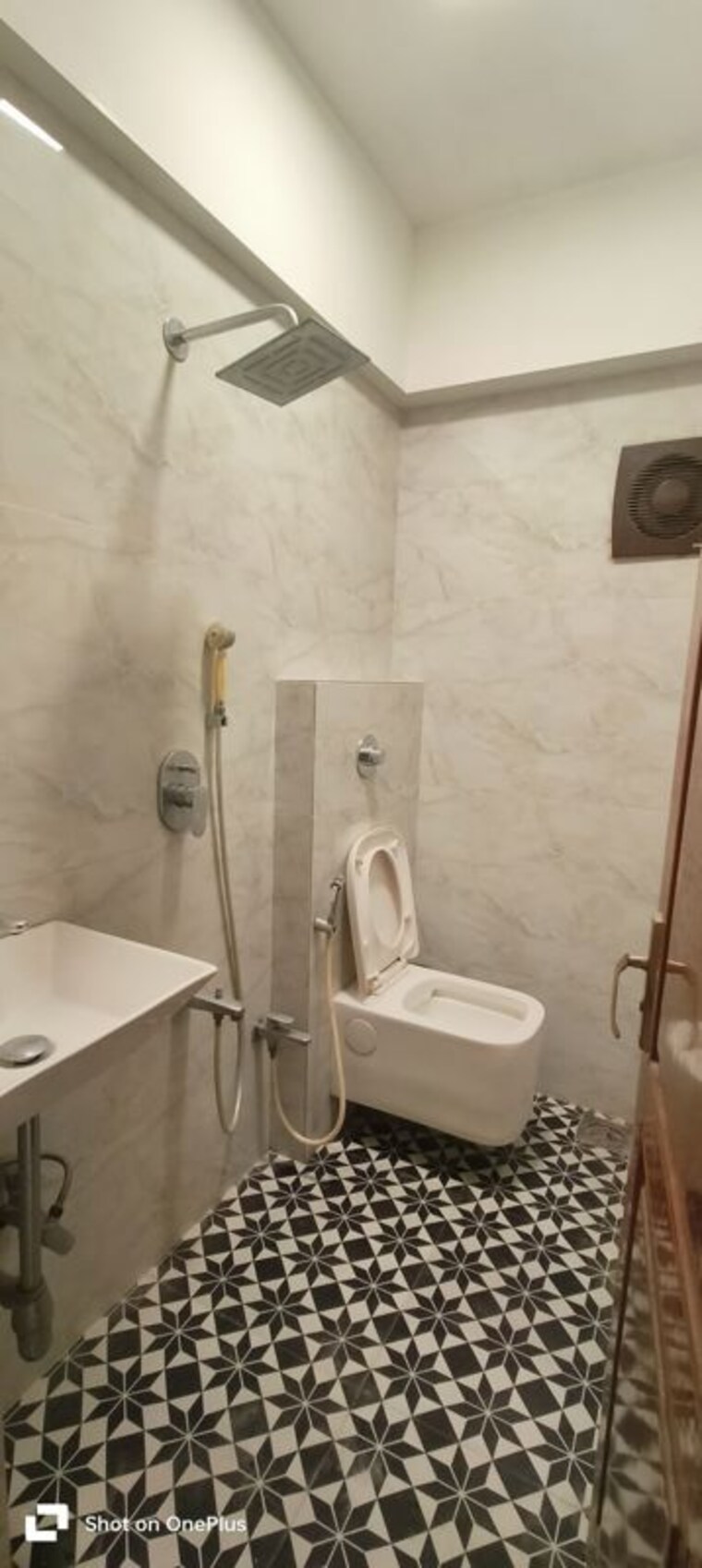 Bathroom, laxmi-niwas-khar-west 2.5 Bedroom 920 Sq.Ft. Apartment In Khar West Mumbai 10723761