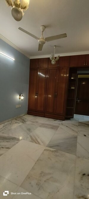 Room in 2.5 BHK Apartment at Laxmi Niwas Khar West, Khar West – for Sale
