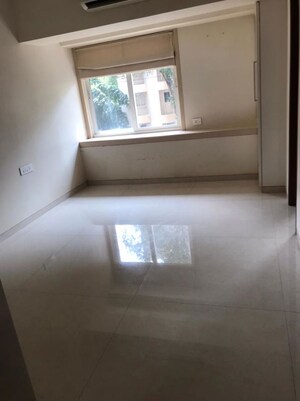 Room in 2.5 BHK Apartment at Laxmi Niwas Khar West, Khar West – for Sale