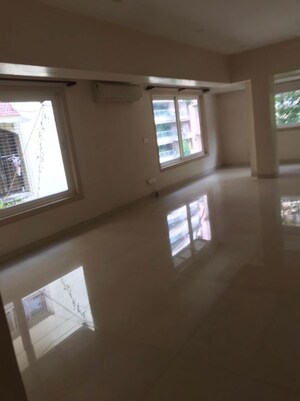 Room in 2.5 BHK Apartment at Laxmi Niwas Khar West, Khar West – for Sale