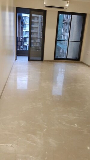 Room in 2 BHK Apartment at Windermere Apartment, Santacruz West – for Sale