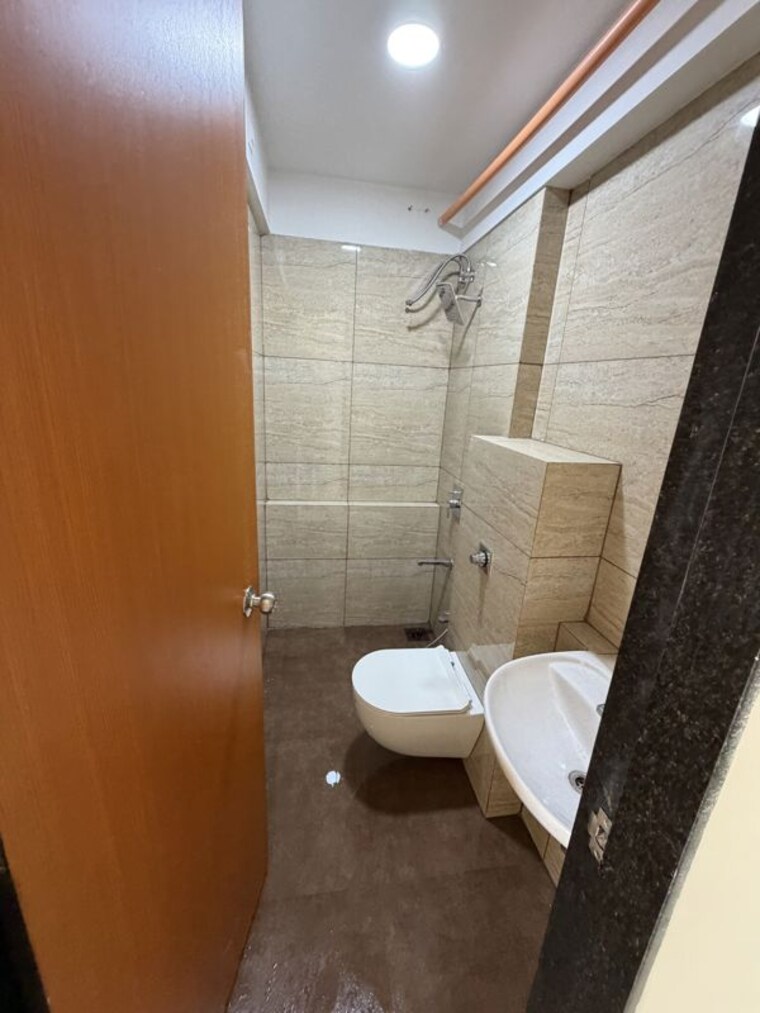 Bathroom, chandak-34-park-estate 2 Bedroom 617 Sq.Ft. Apartment In Goregaon West Mumbai 10723777