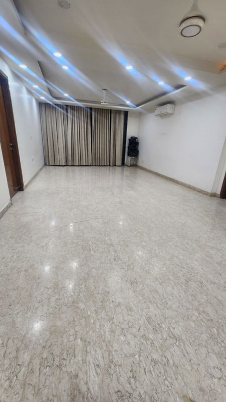 Room, uppal-southend 4 Bedroom 500 Sq.Ft. Builder Floor In Sector 49 Gurgaon 10723840