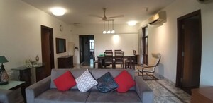 Bedroom in 4 BHK Apartment at Morning Glory Apartment, Pali Hill – for Rent