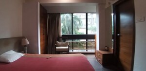 Bedroom in 4 BHK Apartment at Morning Glory Apartment, Pali Hill – for Rent