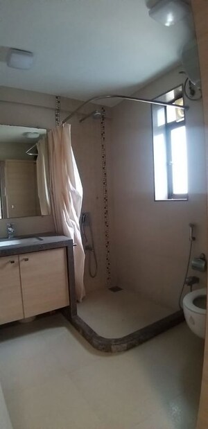 Bathroom in 4 BHK Apartment at Morning Glory Apartment, Pali Hill – for Rent