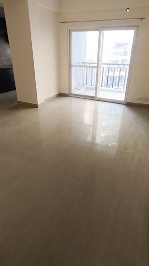 Room in 3.5 BHK Apartment at Saviour Park, Mohan Nagar – for Rent