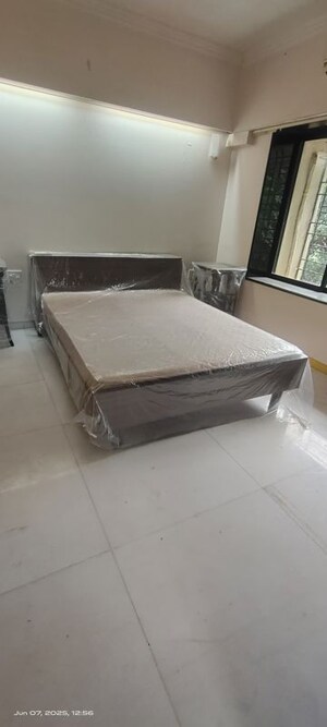 Bedroom in 4 BHK Apartment at Pali Hill – for Rent