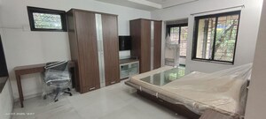 Room in 4 BHK Apartment at Pali Hill – for Rent