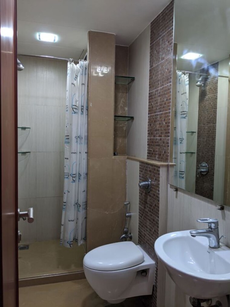 Bathroom, khar west 4 Bedroom 2000 Sq.Ft. Apartment In Khar West Mumbai 10723955