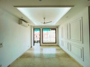Room in 3 BHK Builder Floor at Sector 57 – for Rent