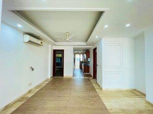 Room in 3 BHK Builder Floor at Sector 57 – for Rent