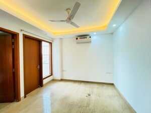 Bedroom in 3 BHK Builder Floor at Sector 57 – for Rent