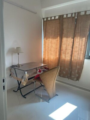 Living Room in 1.5 BHK Apartment at Amanora Gold Towers, Hadapsar – for Sale