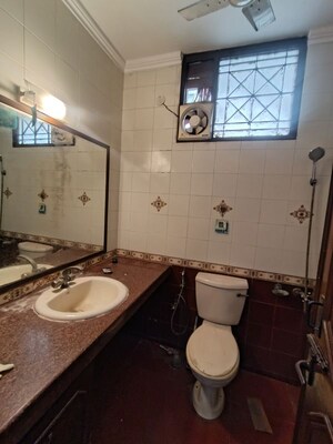 Furnished Amenities in 3 BHK Builder Floor at Malviya Nagar – for Rent