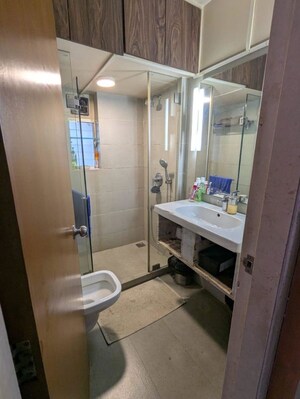 Bathroom in 2 BHK Apartment at Sanskruti Apartment Prabhadevi, Prabhadevi – for Sale