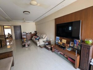 Living Room in 2 BHK Apartment at Sanskruti Apartment Prabhadevi, Prabhadevi – for Sale