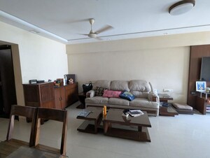 Team Area in 2 BHK Apartment at Sanskruti Apartment Prabhadevi, Prabhadevi – for Sale