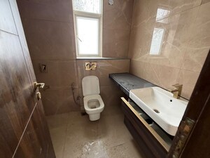 Bathroom in 2.5 BHK Apartment at Smart World Orchard, Sector 61 – for Sale