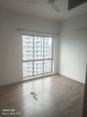 Room in 4 BHK Apartment at DLF The Icon, Dlf Phase V – for Rent