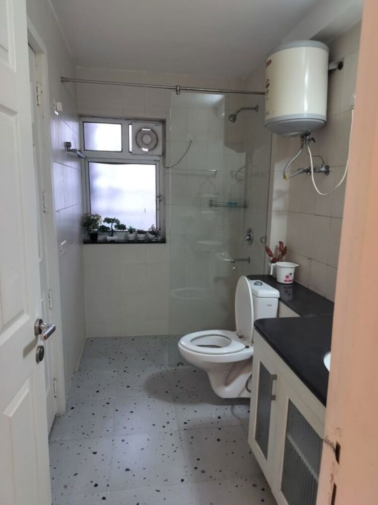 Bathroom, unitech-harmony 3.5 Bedroom 2700 Sq.Ft. Apartment In Sector 50 Gurgaon 10724052
