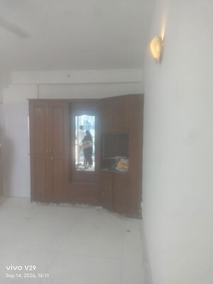 Room in 3 BHK Apartment at DLF The Belvedere Park, Sector 24 – for Rent