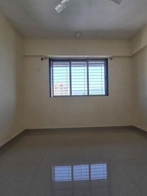 Room in 1 BHK Apartment at Malad East – for Rent