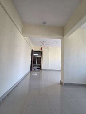 Room in 1 BHK Apartment at Malad East – for Rent
