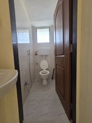 Attached Bathroom in 1 BHK Apartment at Malad East – for Rent
