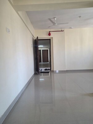 Room in 1 BHK Apartment at Malad East – for Rent