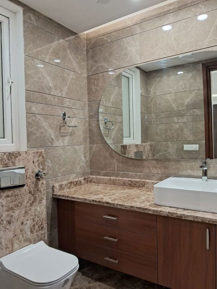 Bathroom, lajpat nagar 3 Bedroom 1800 Sq.Ft. Builder Floor In Lajpat Nagar Delhi 10724072