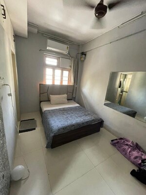 Bedroom in 1 BHK Apartment at Bandra West – for Rent