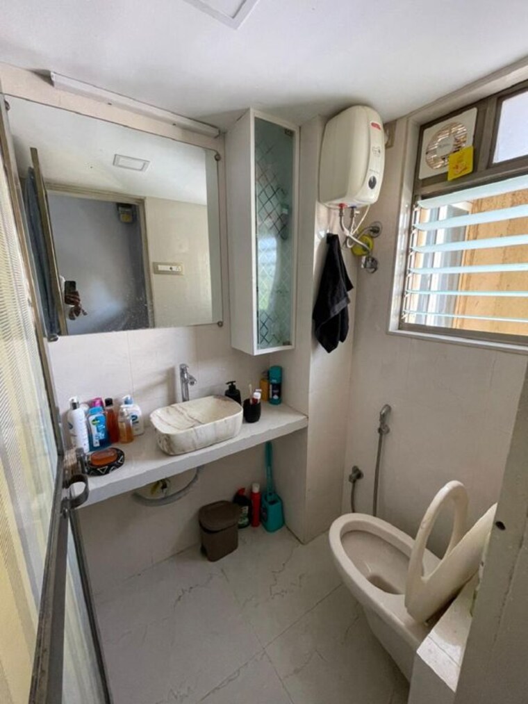 Washroom, bandra west 1 Bedroom 500 Sq.Ft. Apartment In Bandra West Mumbai 10724069