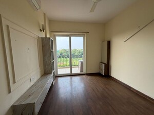 Room in 3 BHK Builder Floor at Green Fields Colony – for Rent