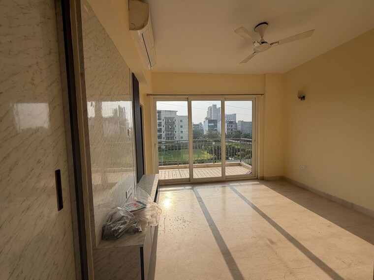 Room, green fields colony 3 Bedroom 300 Sq.Yd. Builder Floor In Green Fields Colony Faridabad 10724090
