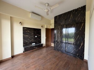 Room in 3 BHK Builder Floor at Green Fields Colony – for Rent