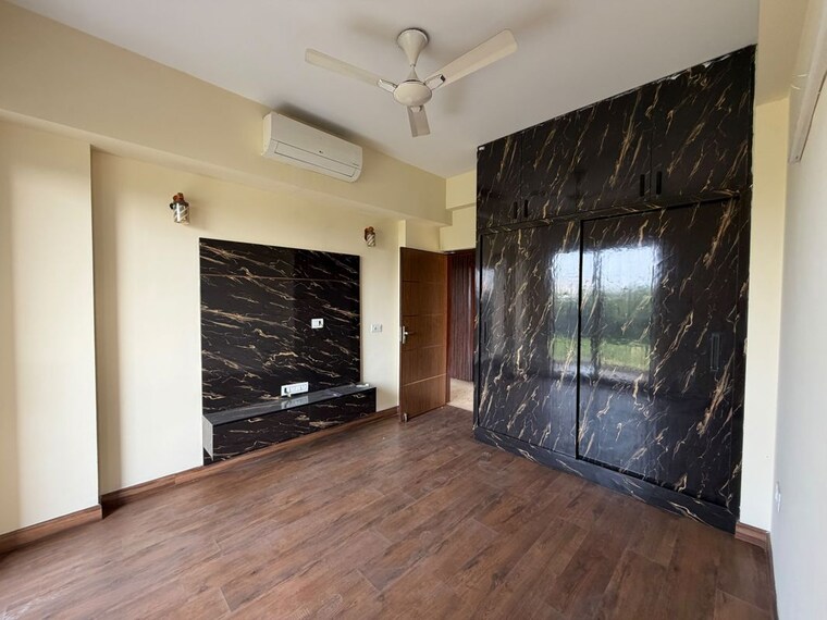 Room, green fields colony 3 Bedroom 250 Sq.Yd. Builder Floor In Green Fields Colony Faridabad 10724097